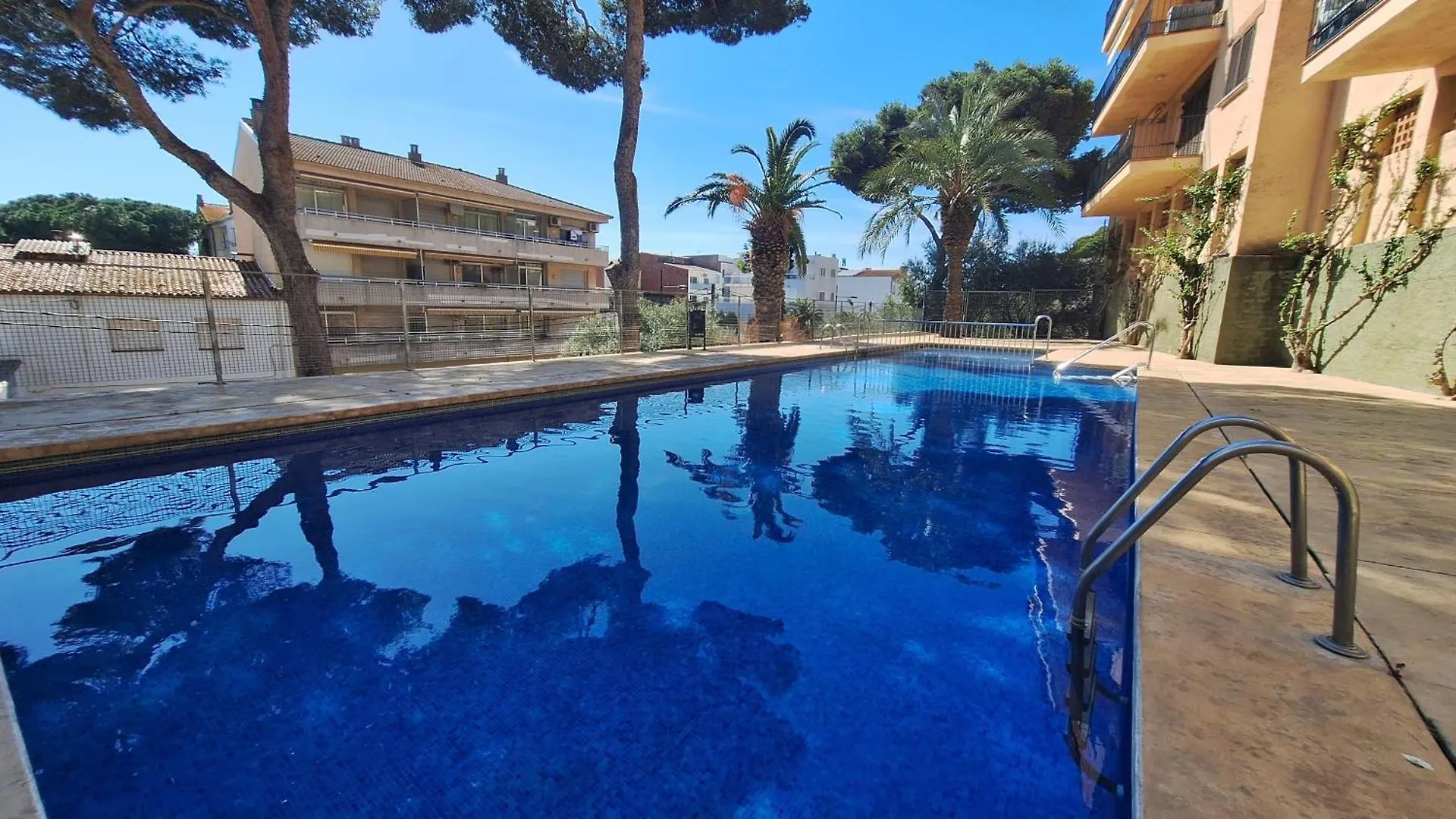 Επικοινωνία με το La Font Lovely Apartment Lestartit 400 Meter From The Beach
